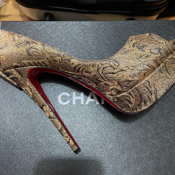 Christian Louboutin Brocade Pumps. - Picture 8 of 14